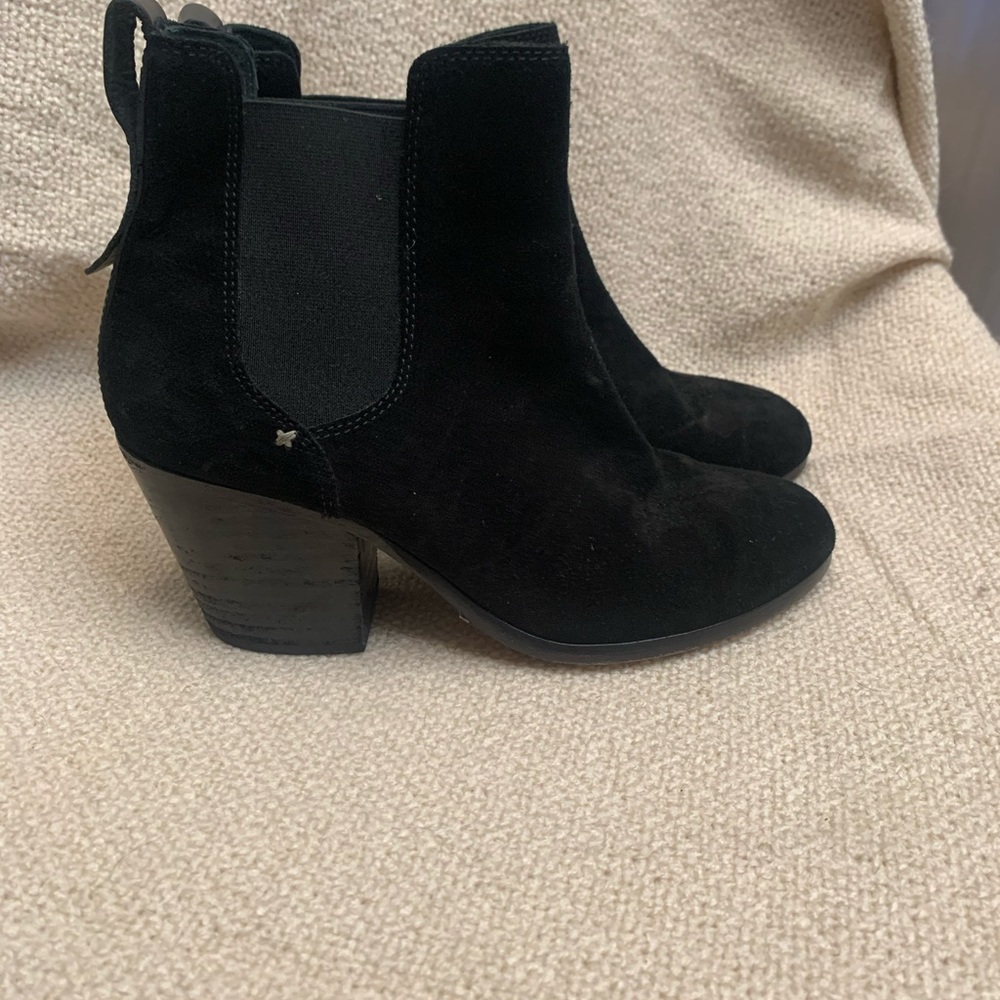 RAG & BONE
Suede Grosgrain Trim Chelsea Boots EU 37.5